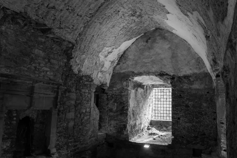 Let the Walls Do the Talking: Designing Dungeons That Carry Their Own History
